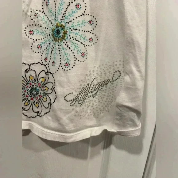 Tommy Hilfiger Beaded Boatneck Cap Sleeve Floral Mandala Graphic Tee Size Small - Picture 8 of 10